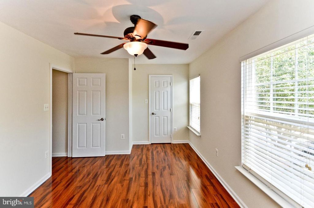 Image 5 of property listing at 6304 E HIL MAR CIR, District Heights, MD 20747