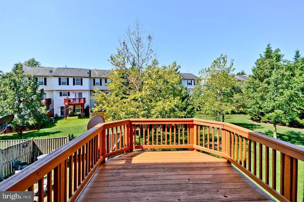 Image 8 of property listing at 6304 E HIL MAR CIR, District Heights, MD 20747