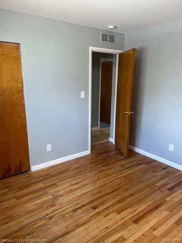3959 Monroe Street, Dearborn Heights, MI 48125