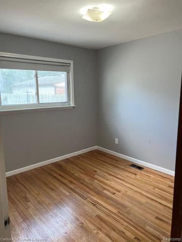 3959 Monroe Street, Dearborn Heights, MI 48125