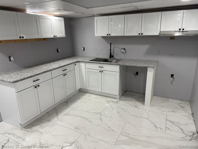 3959 Monroe Street, Dearborn Heights, MI 48125