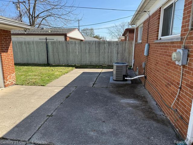 3959 Monroe Street, Dearborn Heights, MI 48125