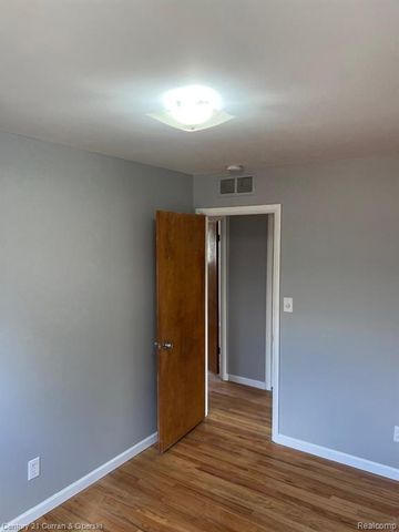3959 Monroe Street, Dearborn Heights, MI 48125