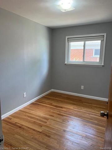3959 Monroe Street, Dearborn Heights, MI 48125