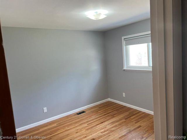 3959 Monroe Street, Dearborn Heights, MI 48125