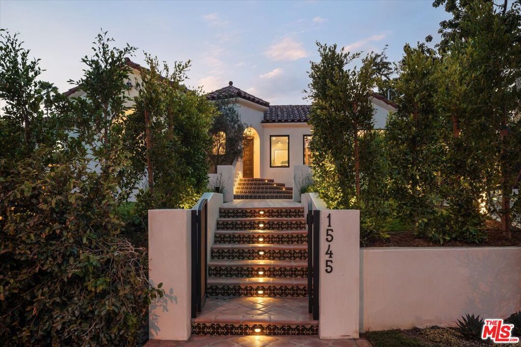 1545 N Benton Way, Los Angeles, CA 90026 — photo 2