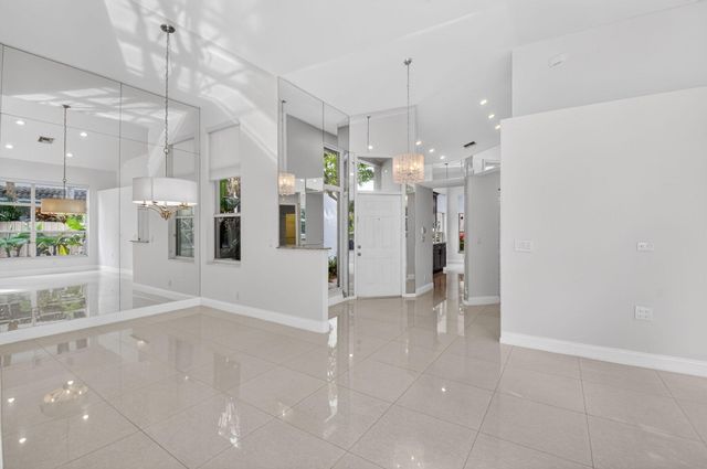 6607 NW 25th Way, Boca Raton, FL 33496