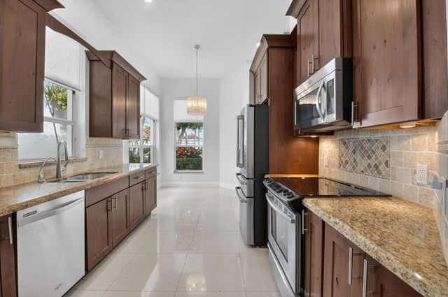 6607 NW 25th Way, Boca Raton, FL 33496