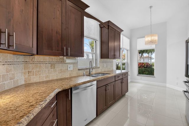 6607 NW 25th Way, Boca Raton, FL 33496