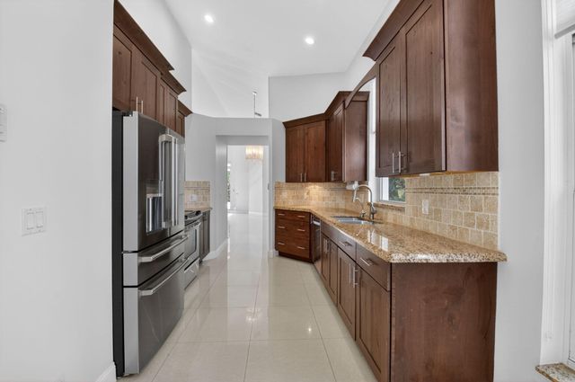 6607 NW 25th Way, Boca Raton, FL 33496