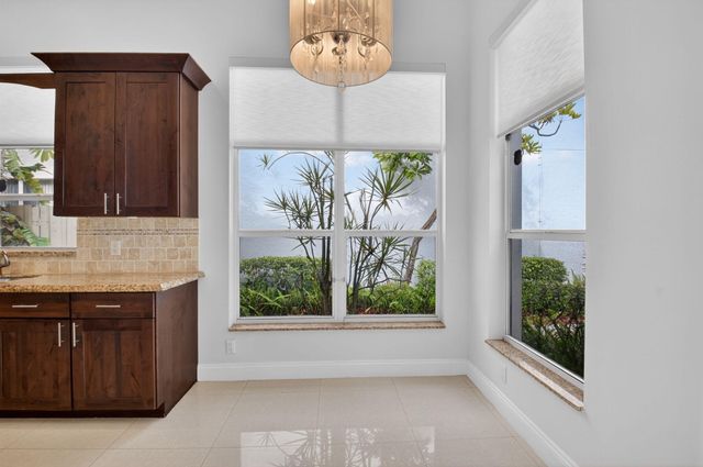 6607 NW 25th Way, Boca Raton, FL 33496