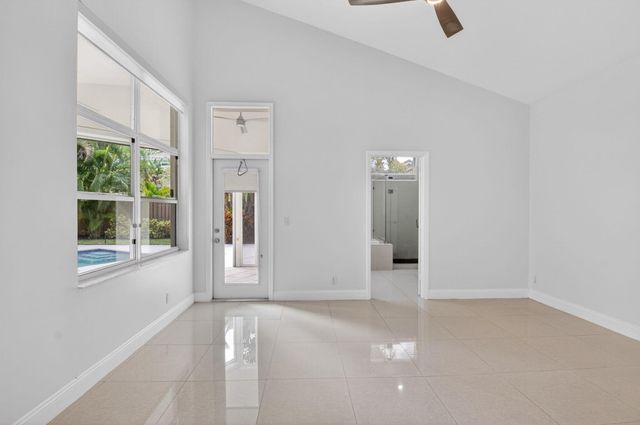 6607 NW 25th Way, Boca Raton, FL 33496