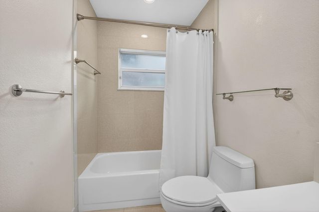 6607 NW 25th Way, Boca Raton, FL 33496