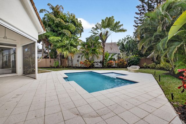 6607 NW 25th Way, Boca Raton, FL 33496