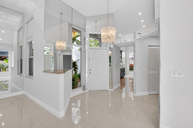 6607 NW 25th Way, Boca Raton, FL 33496