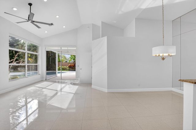 6607 NW 25th Way, Boca Raton, FL 33496