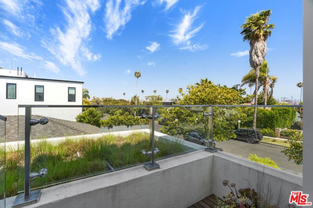 821 Flower Avenue, Venice (los Angeles), CA 90291