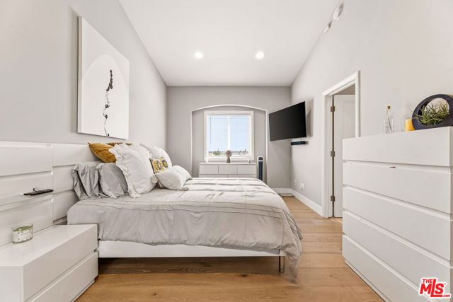 1832 11th Street, Manhattan Beach, CA 90266