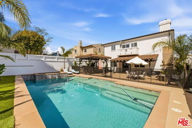 1832 11th Street, Manhattan Beach, CA 90266