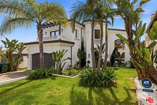 1832 11th Street, Manhattan Beach, CA 90266