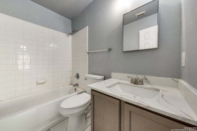 22 MCLENNAN OAK, San Antonio, TX 78240