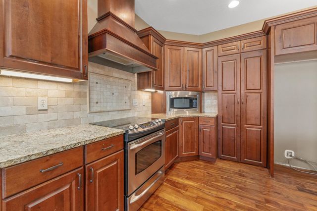 3122 N Brush Creek St, Wichita, KS 67205