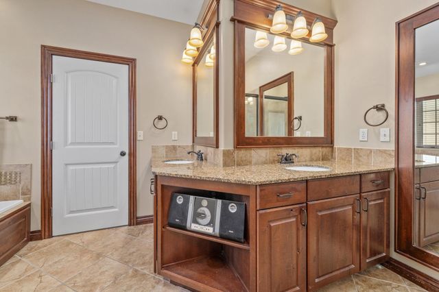 3122 N Brush Creek St, Wichita, KS 67205