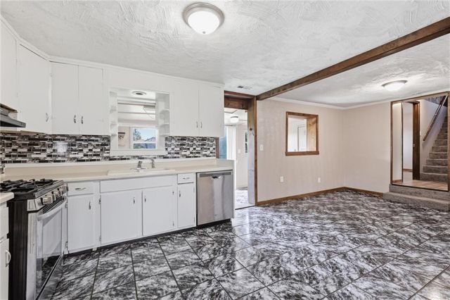 613 E Kansas Avenue, Independence, MO 64050