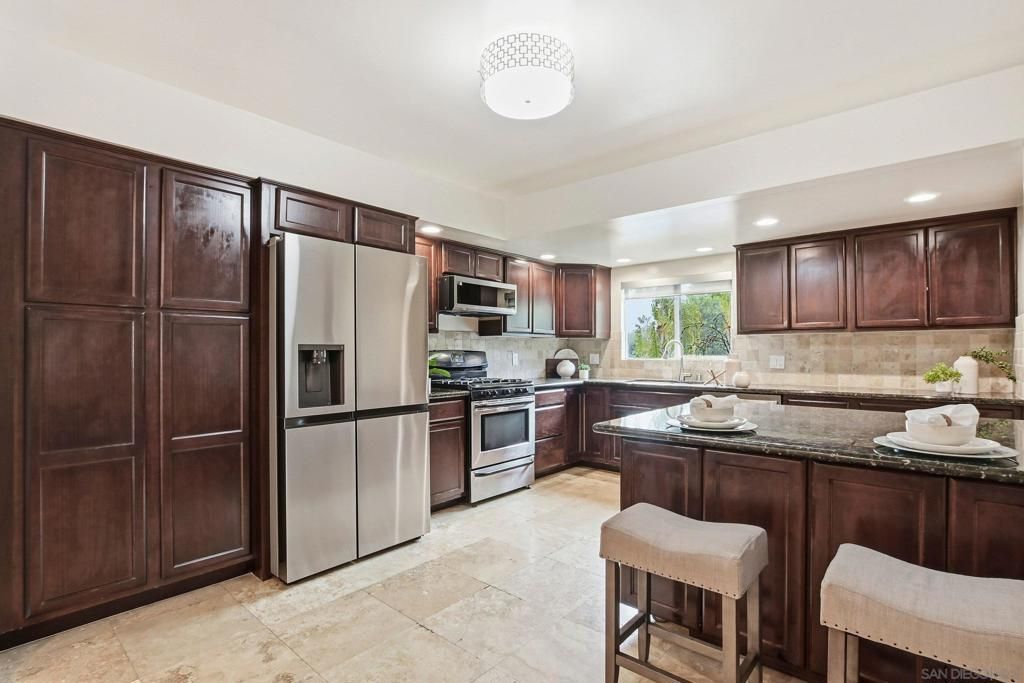 Image 13 of property listing at 4228 Calavo Dr, La Mesa, CA 91941