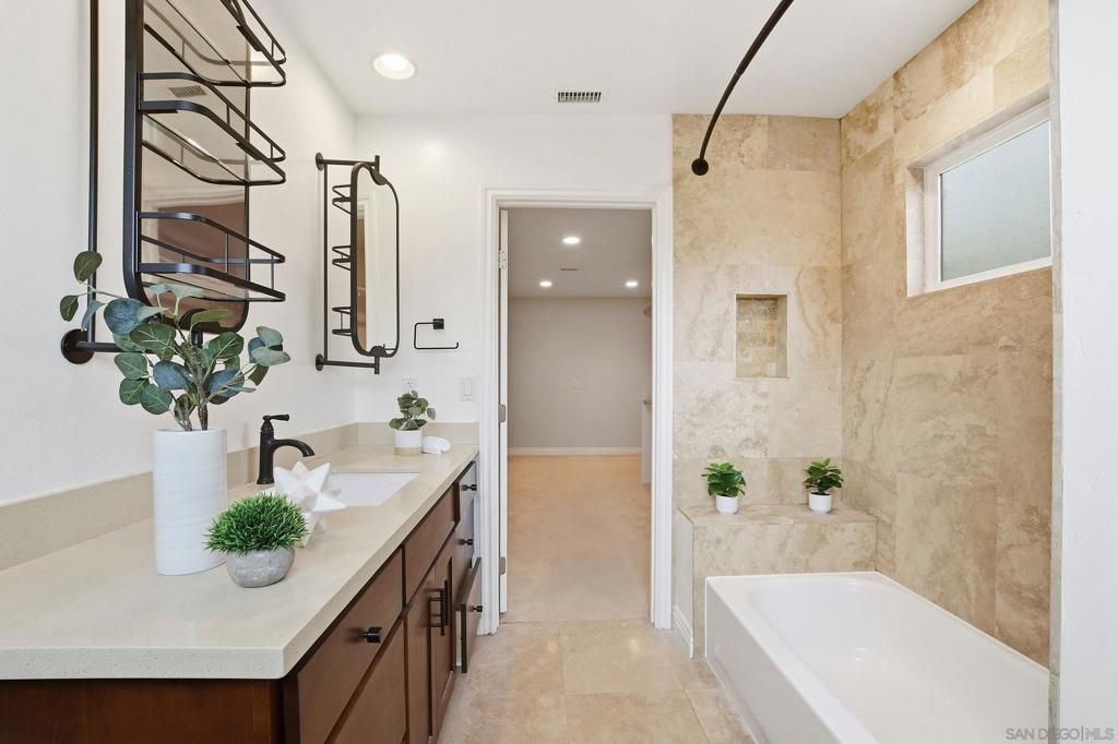 Image 27 of property listing at 4228 Calavo Dr, La Mesa, CA 91941