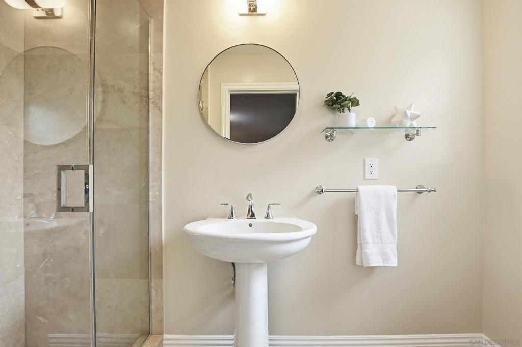 Image 33 of property listing at 4228 Calavo Dr, La Mesa, CA 91941