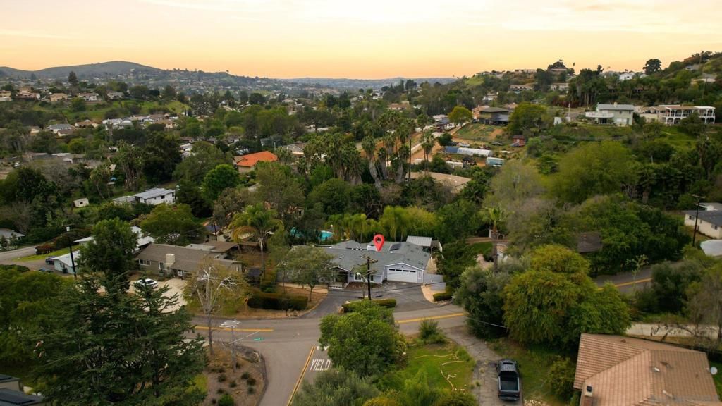 Image 44 of property listing at 4228 Calavo Dr, La Mesa, CA 91941