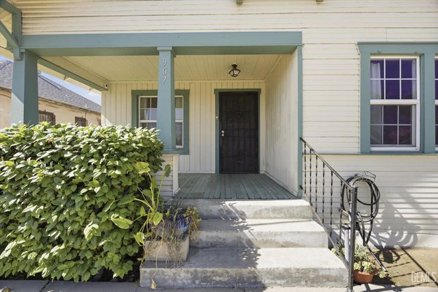 907 Monterey Street, Bakersfield, CA 93305