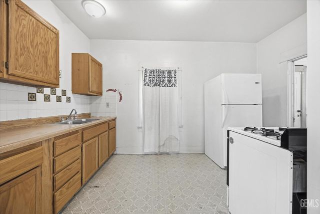907 Monterey Street, Bakersfield, CA 93305