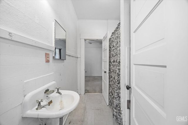 907 Monterey Street, Bakersfield, CA 93305