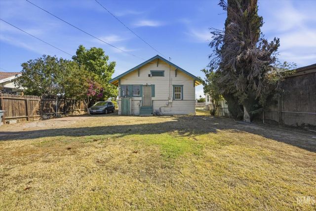 907 Monterey Street, Bakersfield, CA 93305