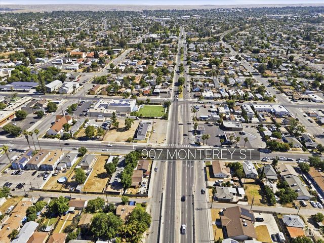 907 Monterey Street, Bakersfield, CA 93305