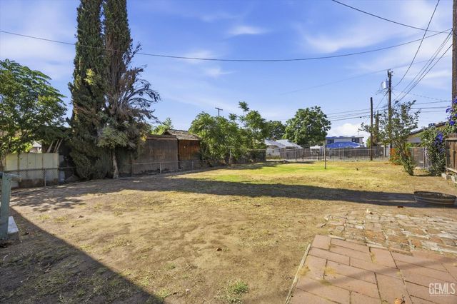 907 Monterey Street, Bakersfield, CA 93305
