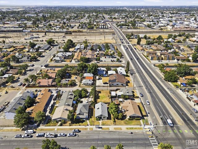 907 Monterey Street, Bakersfield, CA 93305