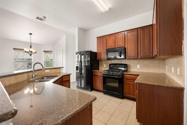 382 Bloomsbury DR, Kyle, TX 78640