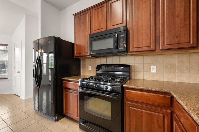 382 Bloomsbury DR, Kyle, TX 78640