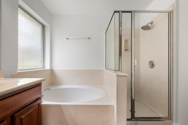 382 Bloomsbury DR, Kyle, TX 78640