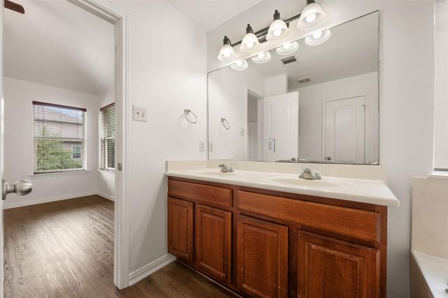 382 Bloomsbury DR, Kyle, TX 78640