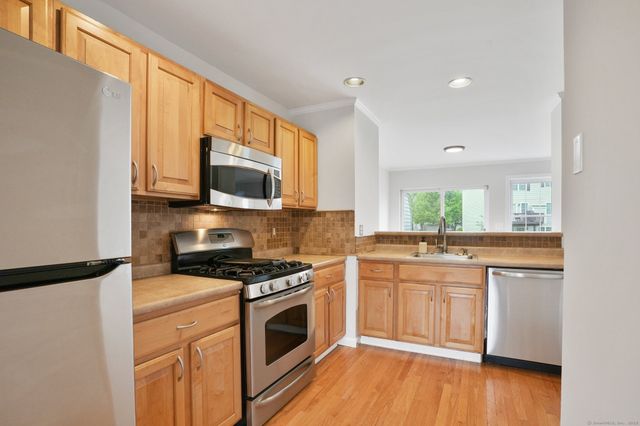 1802 Pinnacle Way 1802, Danbury, CT 06811