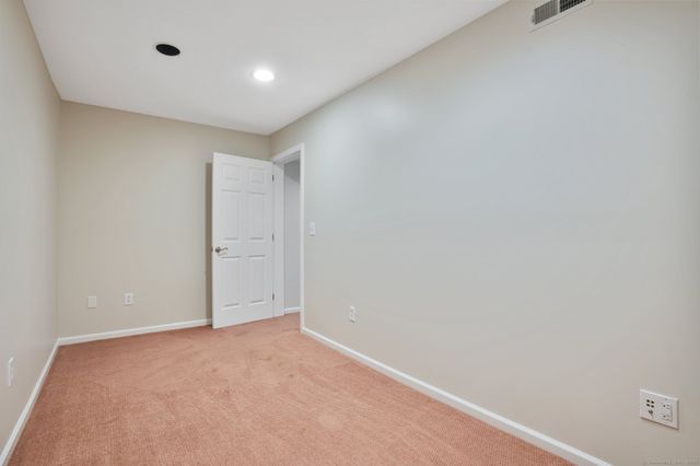1802 Pinnacle Way 1802, Danbury, CT 06811