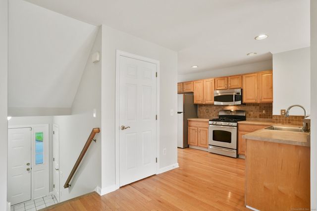 1802 Pinnacle Way 1802, Danbury, CT 06811