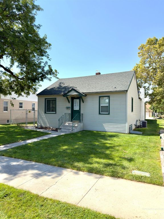 215 Juniper St, Nampa, ID 83686