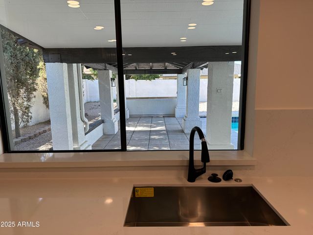 6712 E BEVERLY Lane, Scottsdale, AZ 85254