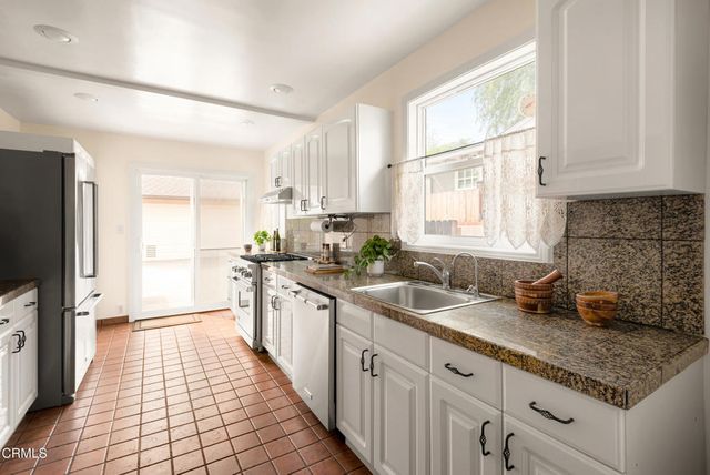 1587 N Harding Avenue, Pasadena, CA 91104