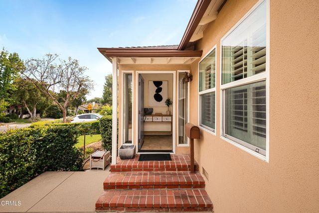 1587 N Harding Avenue, Pasadena, CA 91104